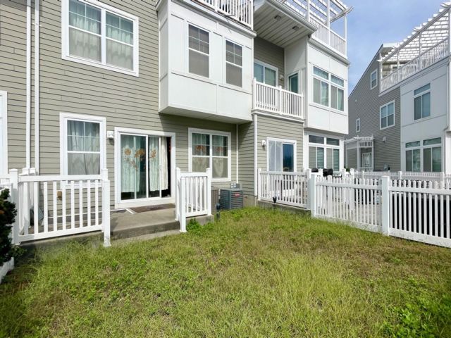 3 BR,  2.50 BTH  Apartment style home in Arverne