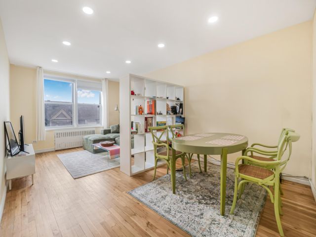  1 BR,  1.00 BTH &nbsp;Co-op style home in Rockaway Park